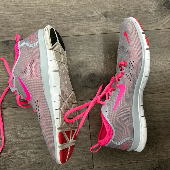 Women's Nike Pink and Gray Free TR FIT4 Shoes - Picture 6 of 7